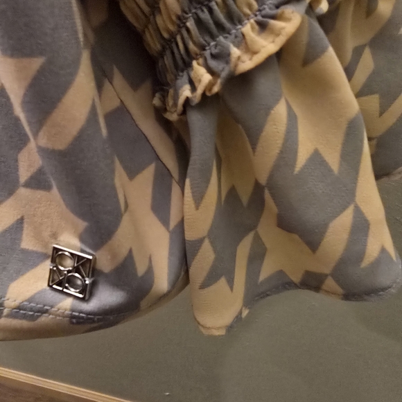 Women's Houndstooth Blouse - Gray - Picture 5 of 7